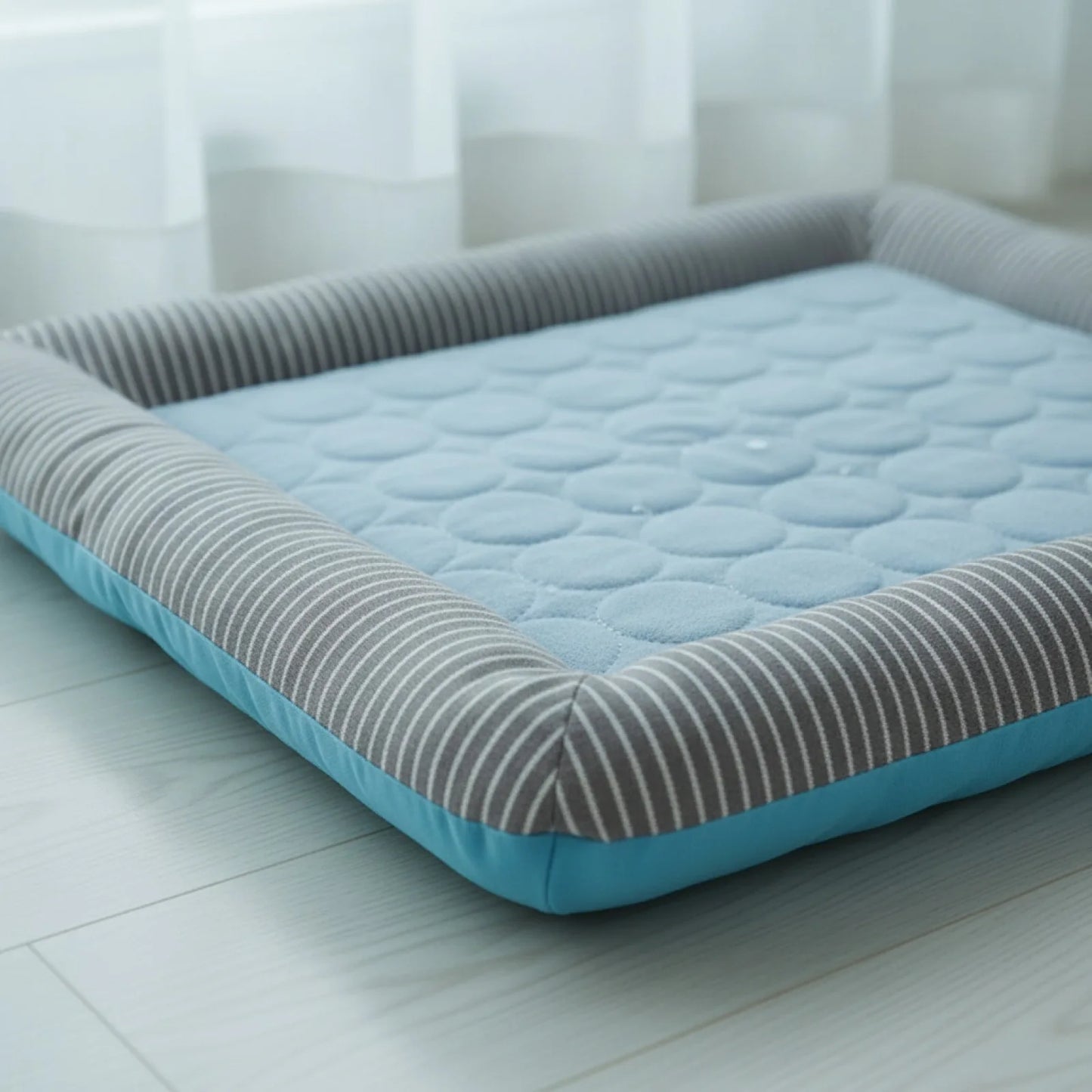 Coussin rafraîchissant respirant pour chien et chat - en situation