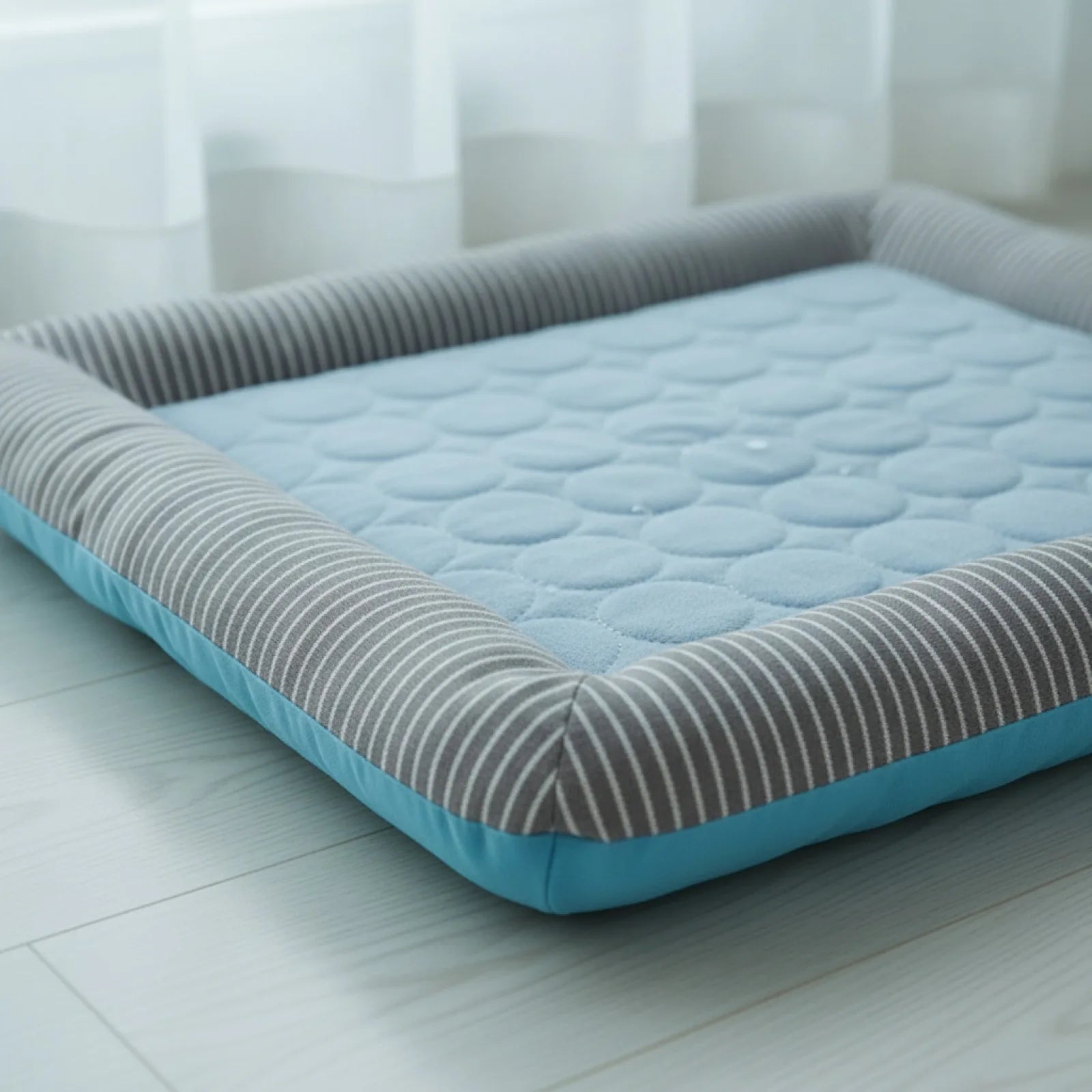 Coussin rafraîchissant respirant pour chien et chat - en situation