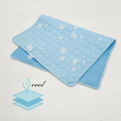 Tapis rafraîchissant auto-refroidissant pour chien et chat - en situation