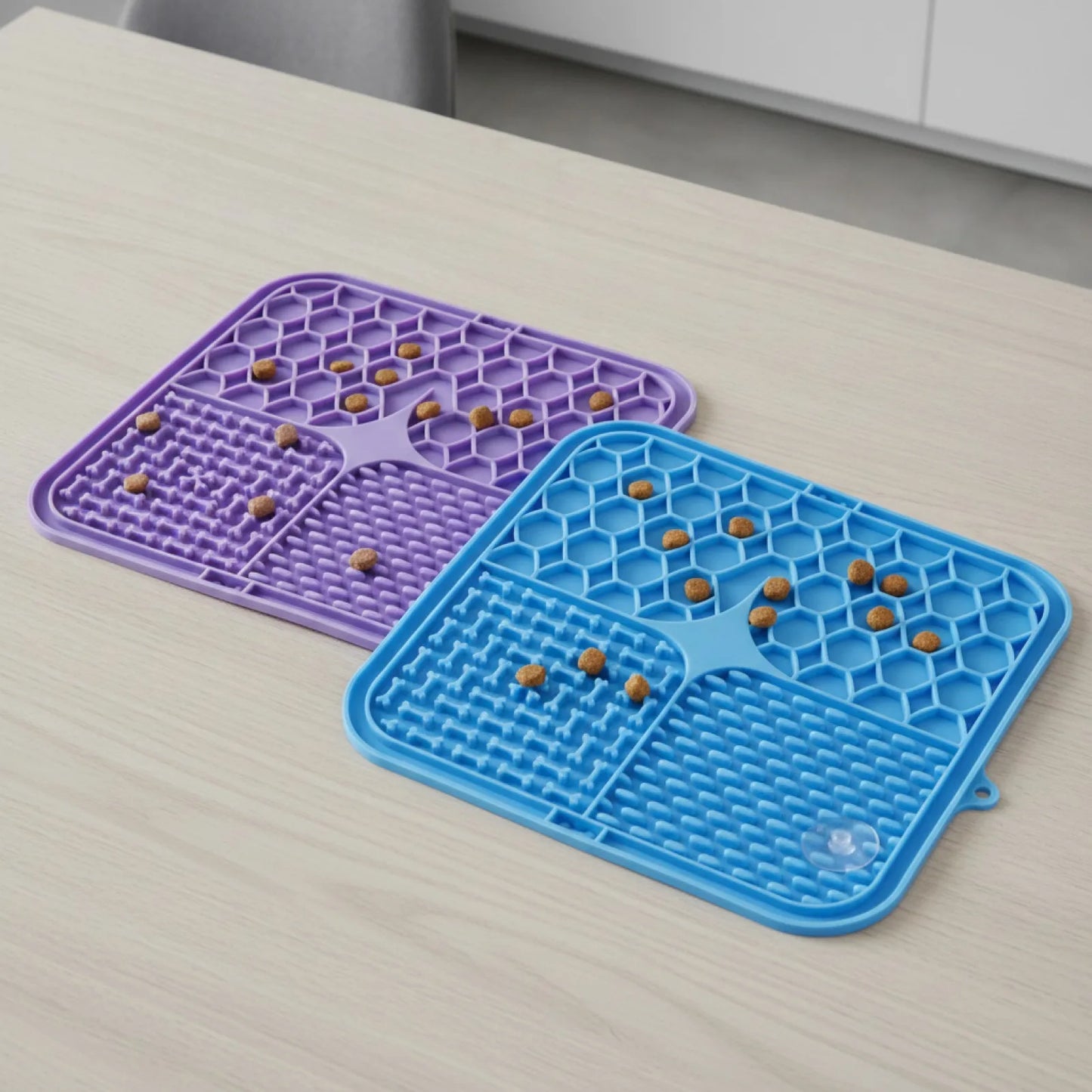 Tapis lick mat silicone anti-stress chien - vue de biais