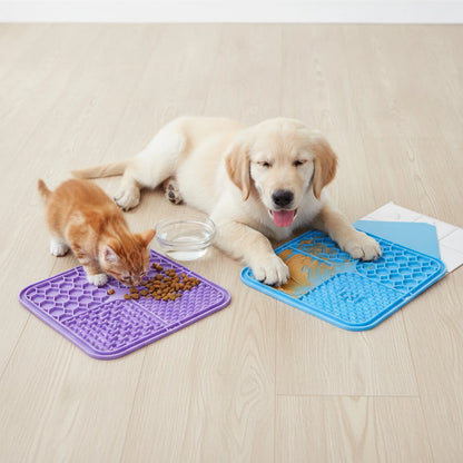 Tapis lick mat silicone anti-stress chien - en situation