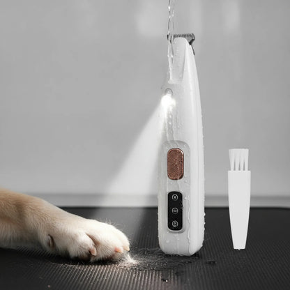 Tondeuse chien étanche avec lumière LED - en situation